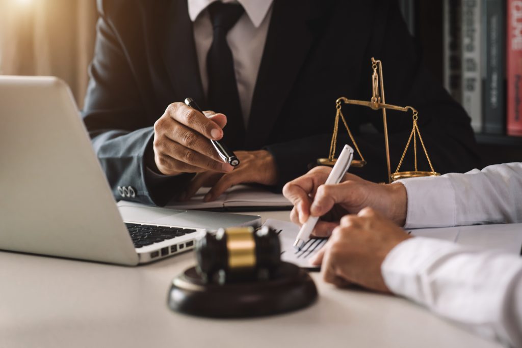 أهمية النصائح القانونية وتأثيرها على حياتنا اليومية